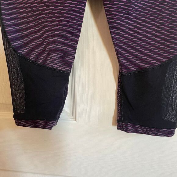 Lululemon Size 8 Gear Up Crop Athletic Leggings Purple Black - Picture 6 of 9